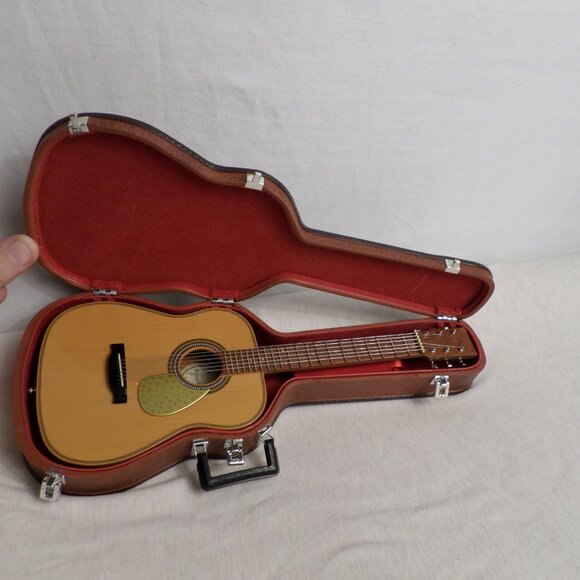 Adorable American Girl Doll Guitar & Case - Picture 6 of 10